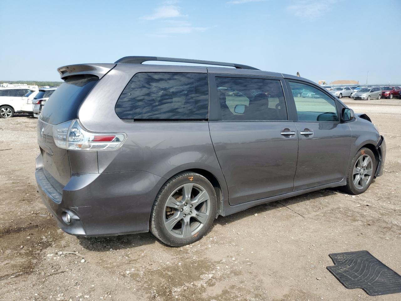 2017 TOYOTA SIENNA