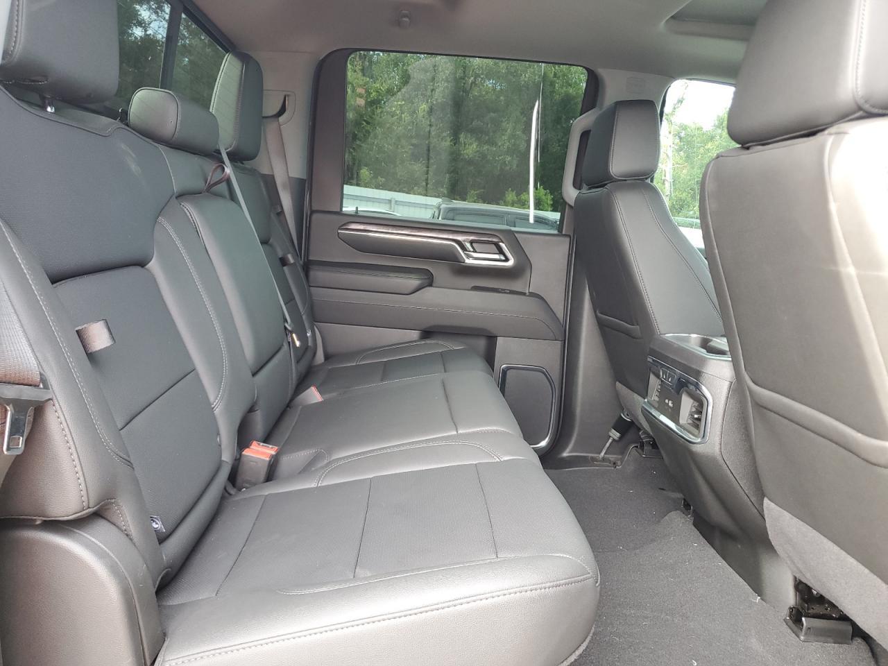 2024 CHEVROLET Silverado
