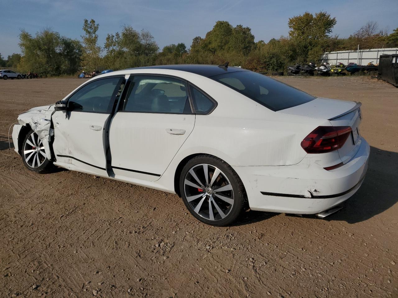 2018 VOLKSWAGEN Passat