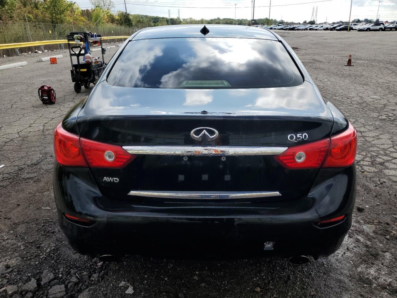 2015 INFINITI Q50