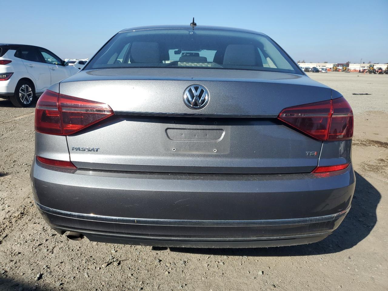 2017 VOLKSWAGEN Passat
