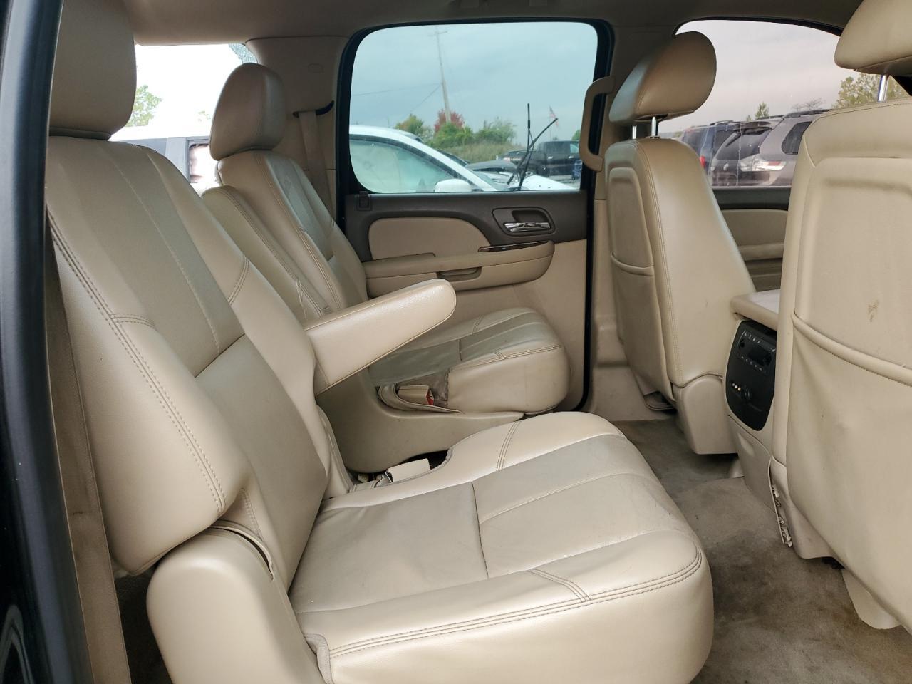 2011 CHEVROLET Suburban