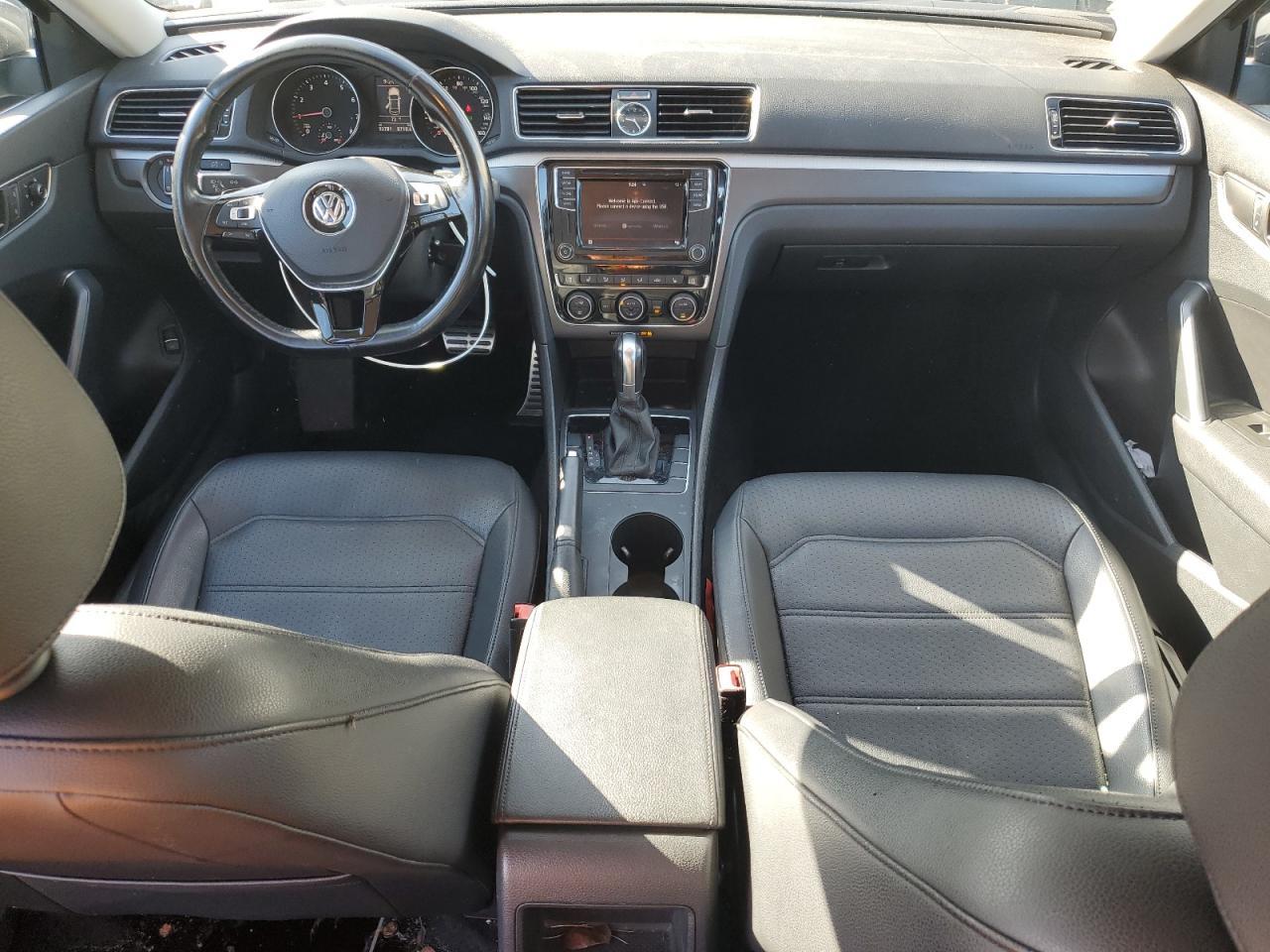 2017 VOLKSWAGEN Passat