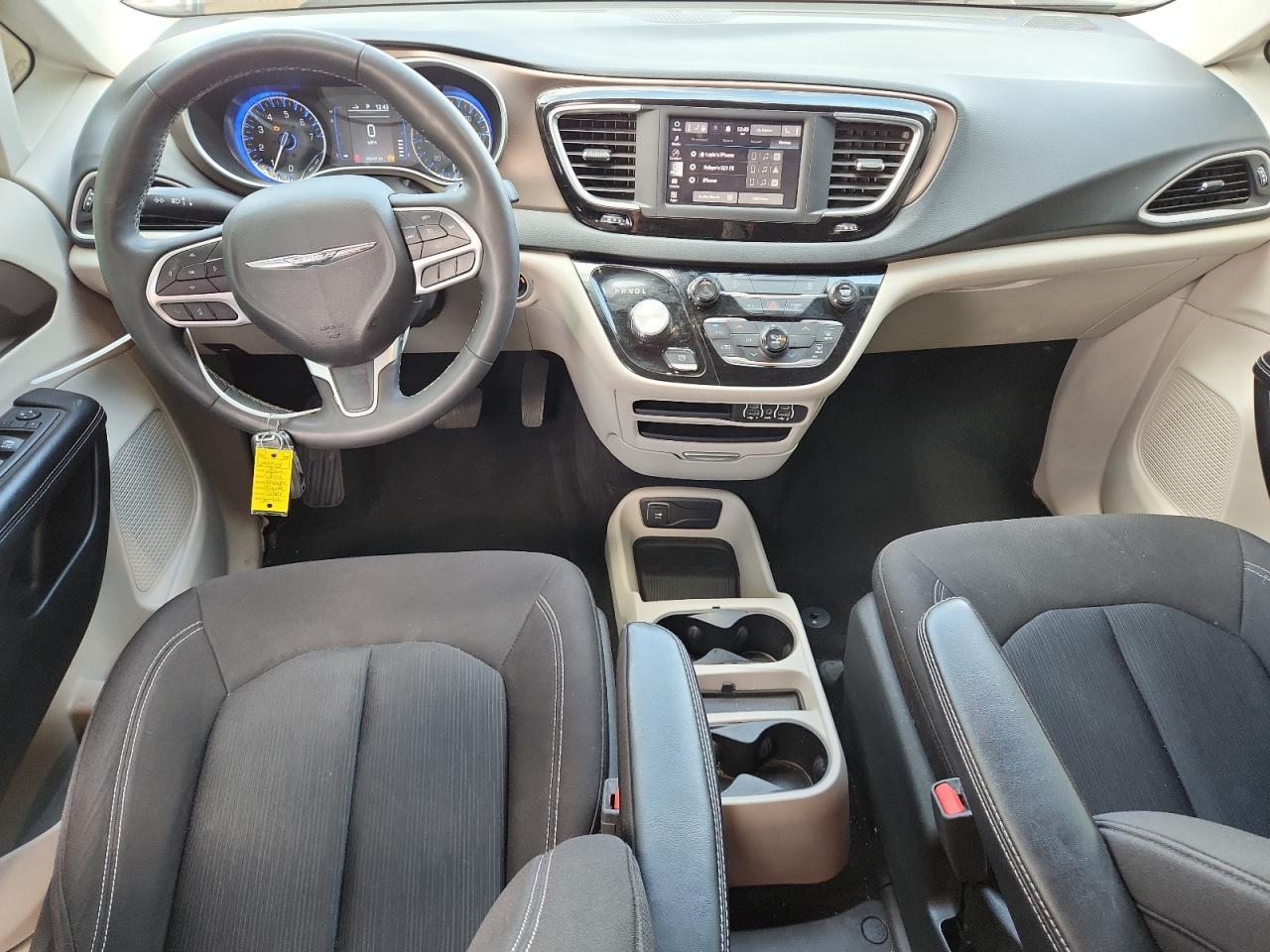 2022 CHRYSLER Voyager