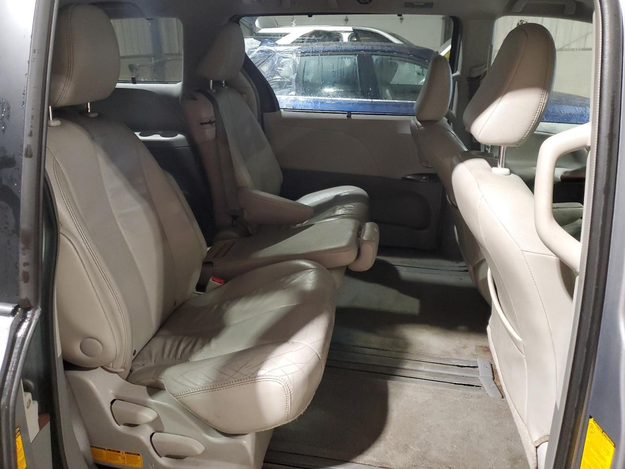 2013 TOYOTA SIENNA