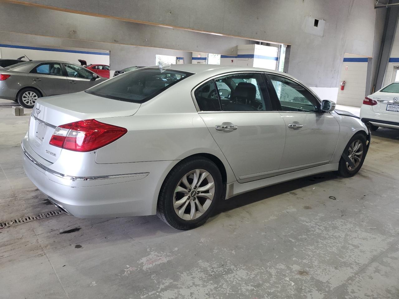 2013 HYUNDAI GENESIS