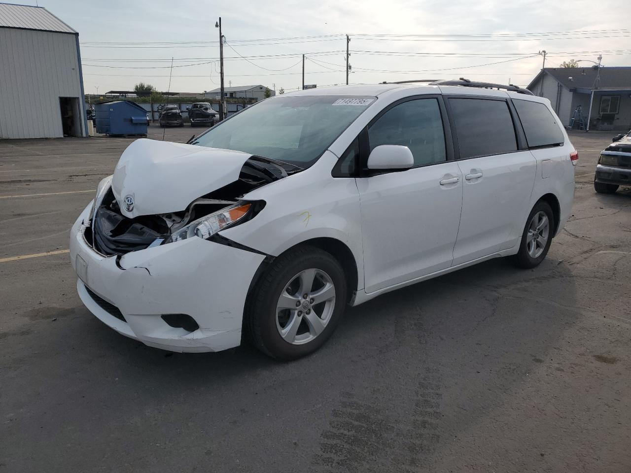 2011 TOYOTA SIENNA