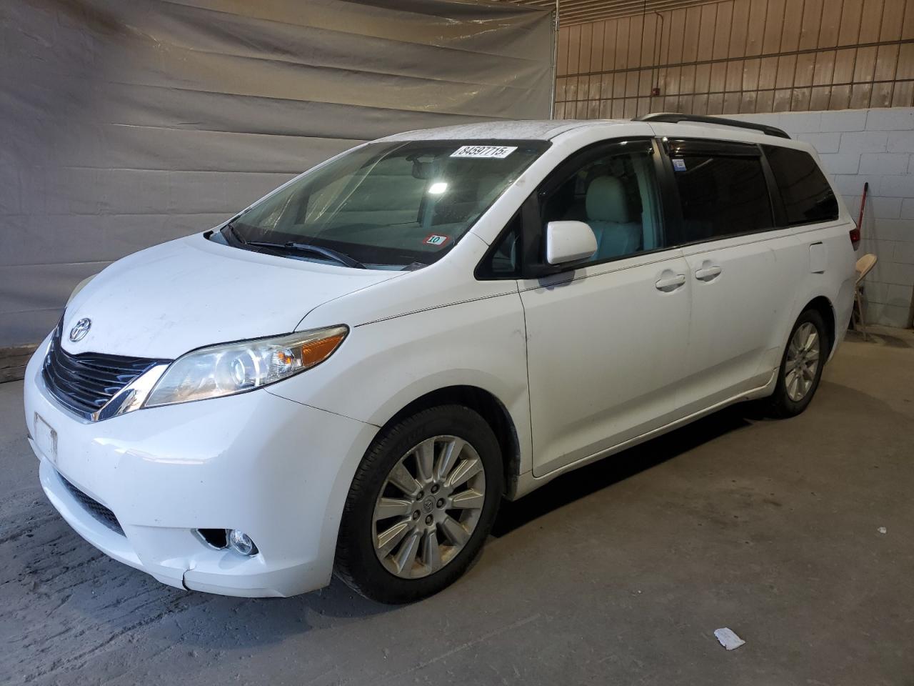 2011 TOYOTA SIENNA