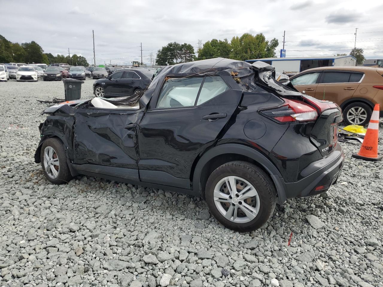 2021 NISSAN KICKS