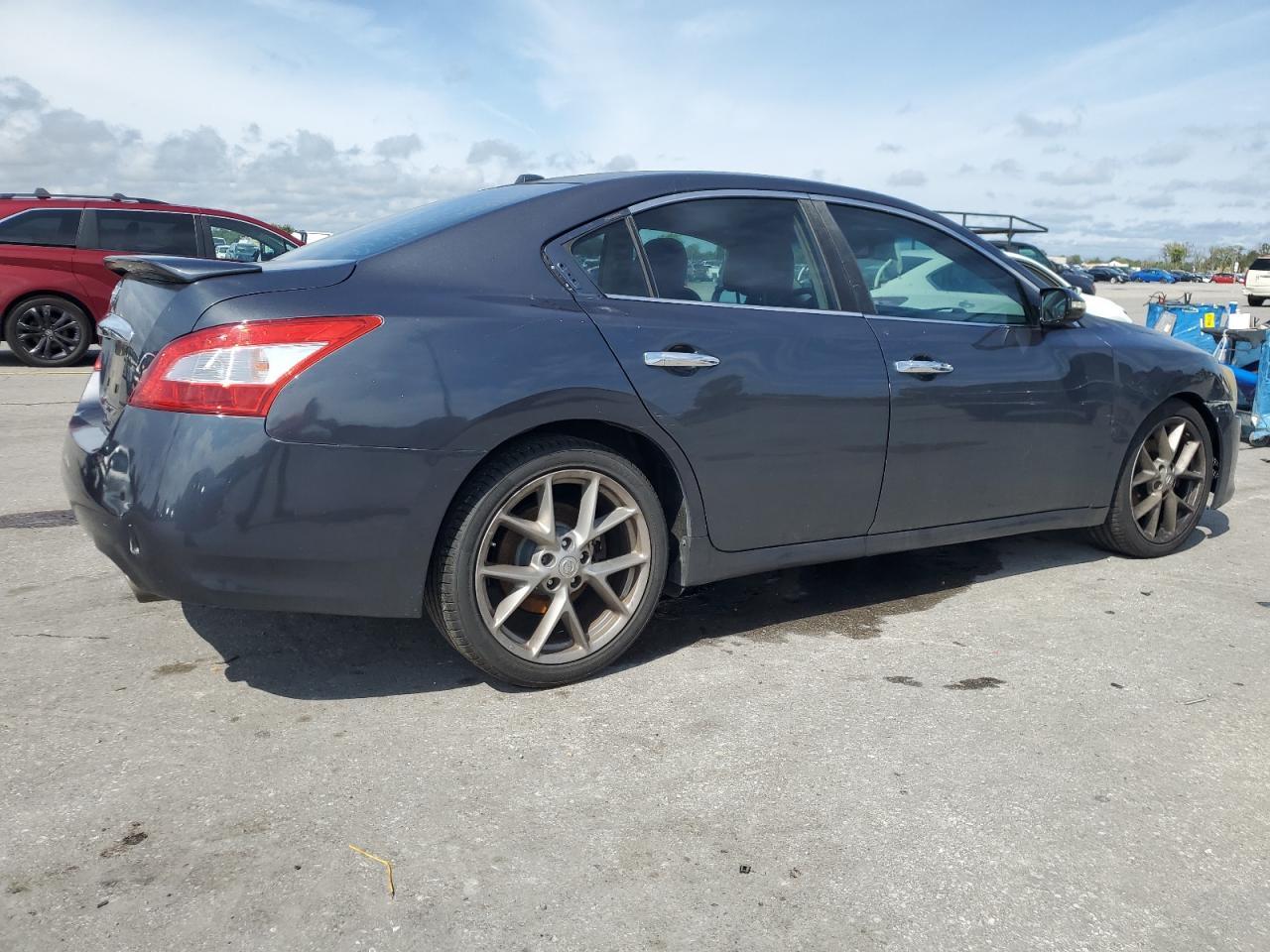 2011 NISSAN Maxima
