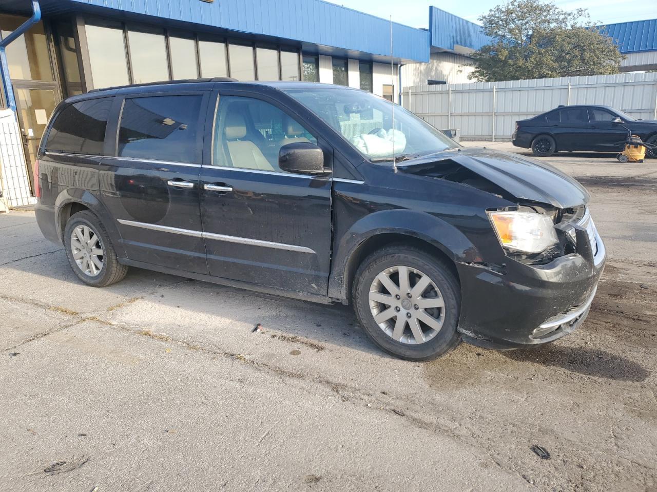 2016 CHRYSLER Town & Country