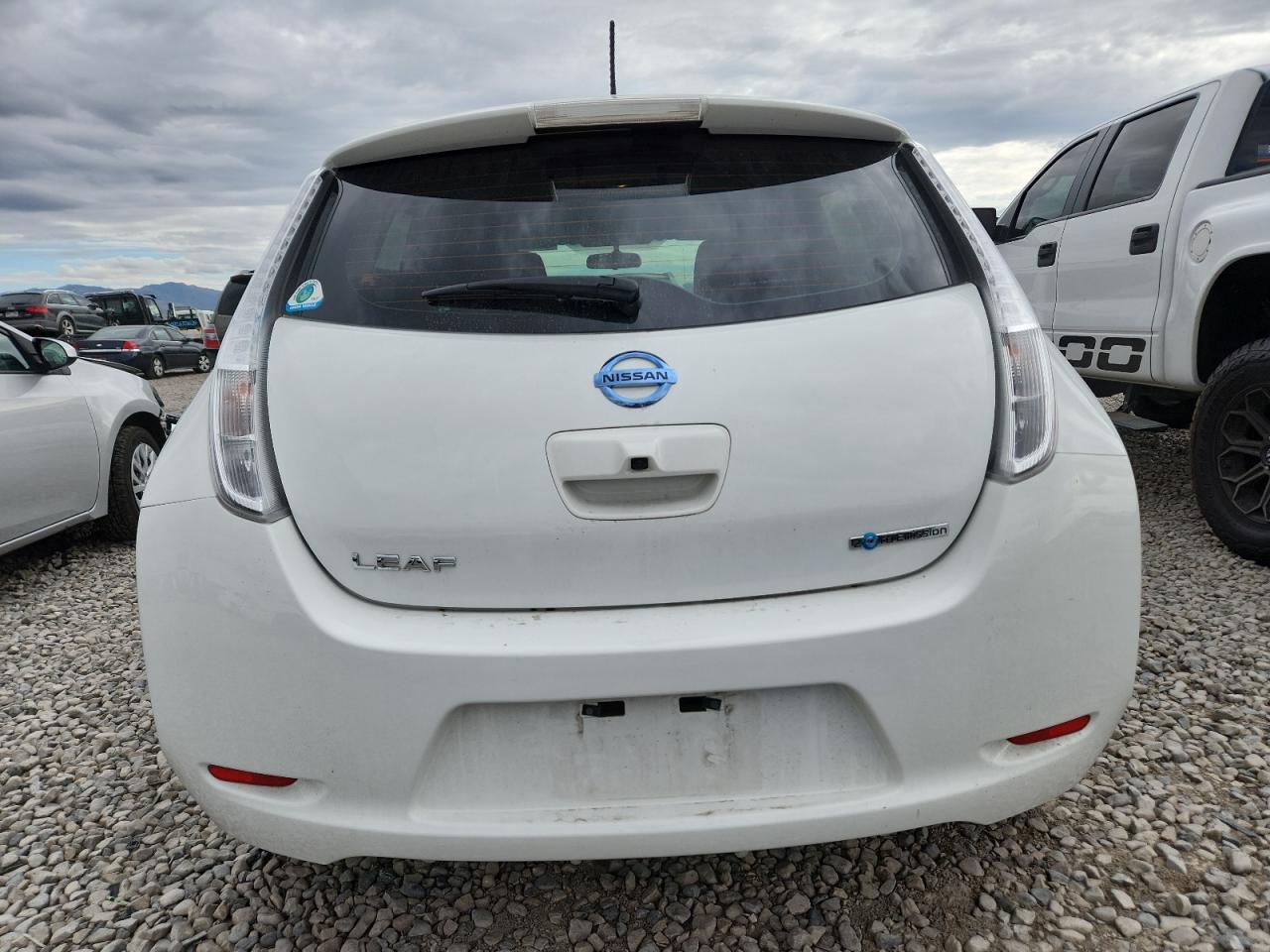 2015 NISSAN LEAF