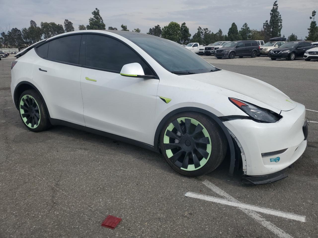2025 TESLA MODEL Y