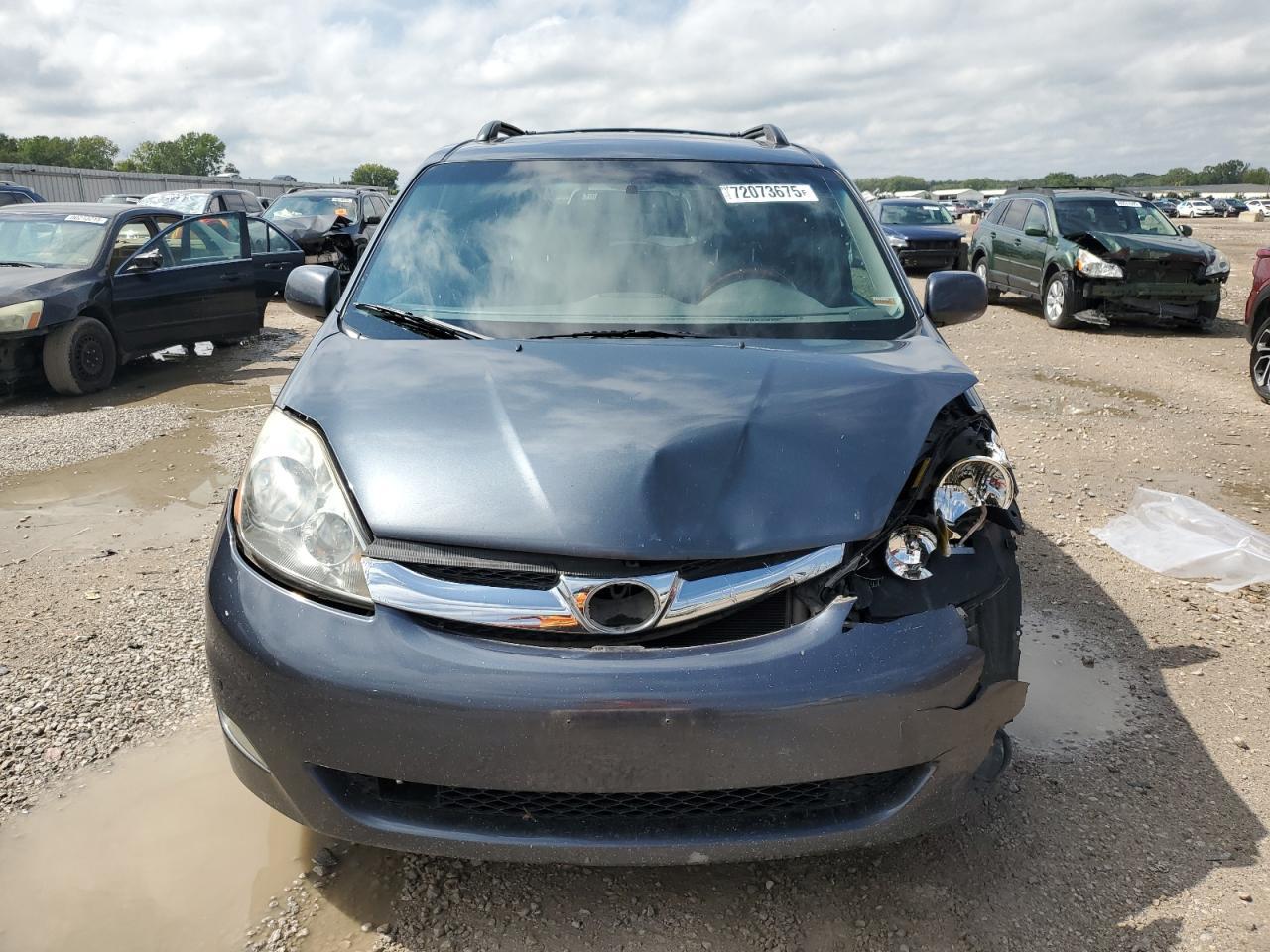 2010 TOYOTA SIENNA