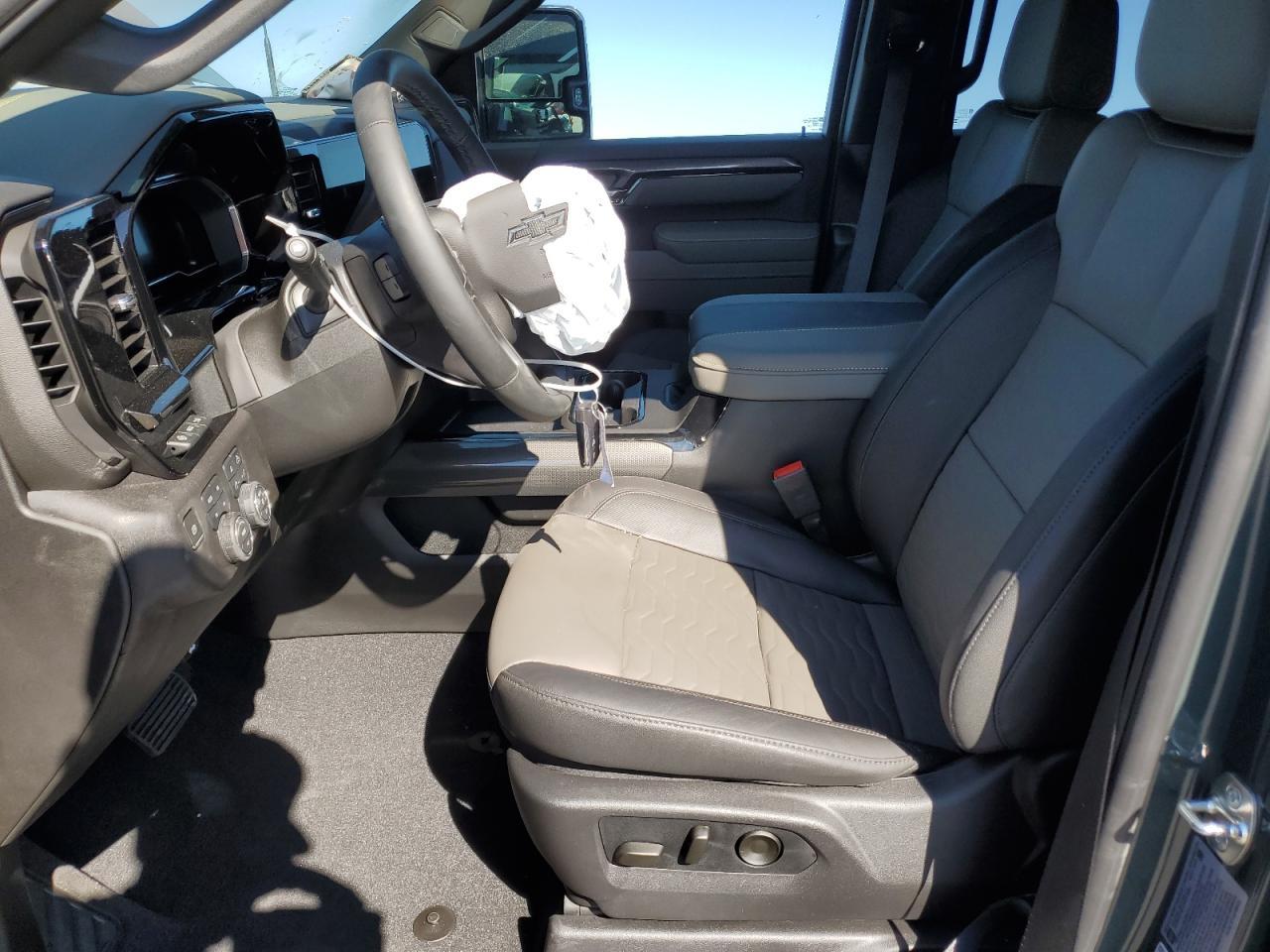 2025 CHEVROLET Silverado