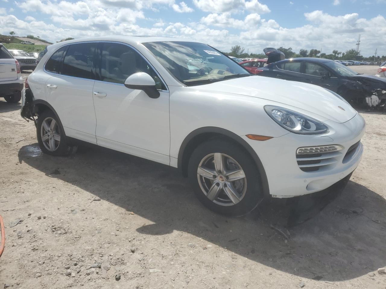 2014 PORSCHE CAYENNE