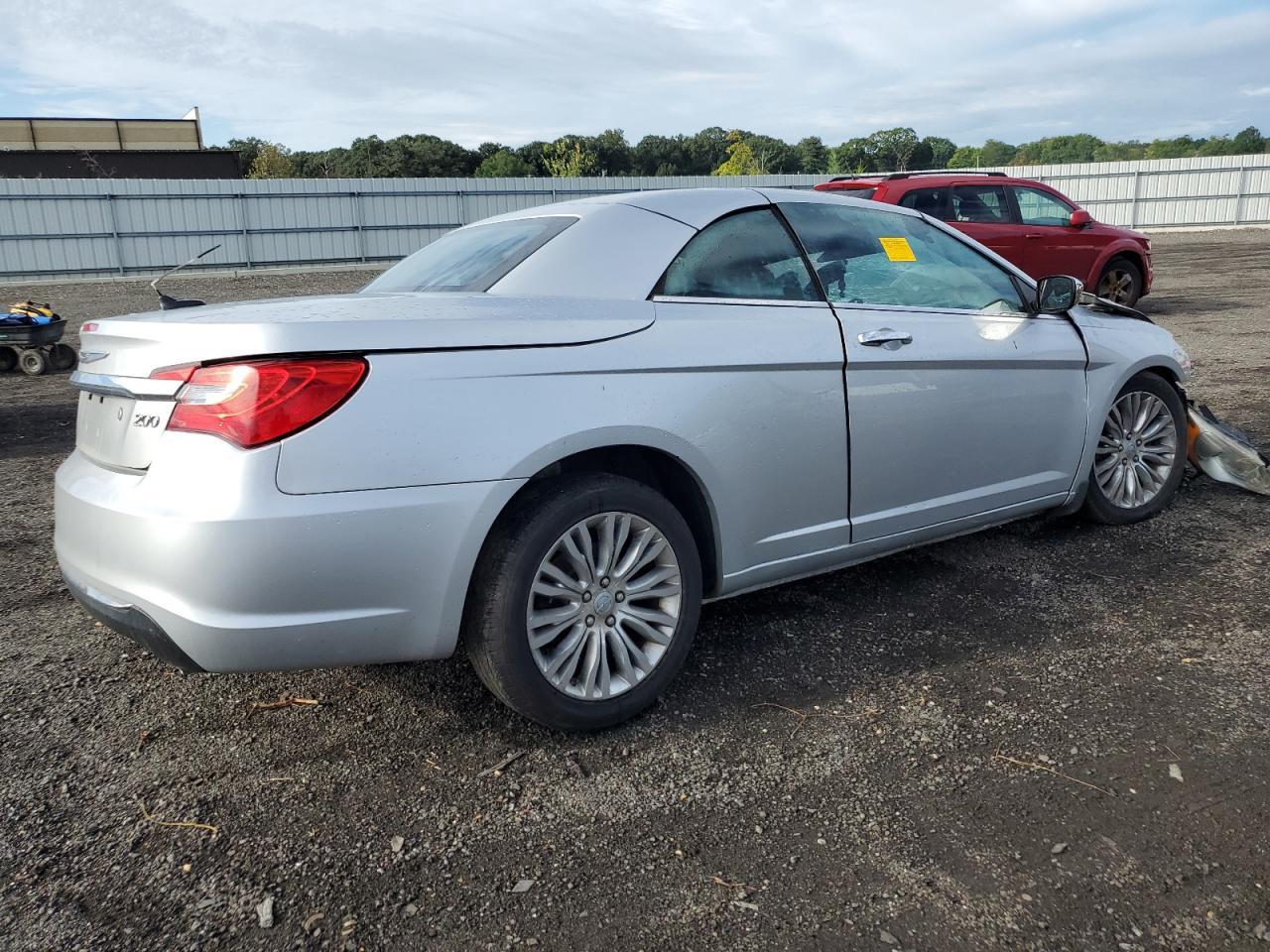 2011 CHRYSLER 200