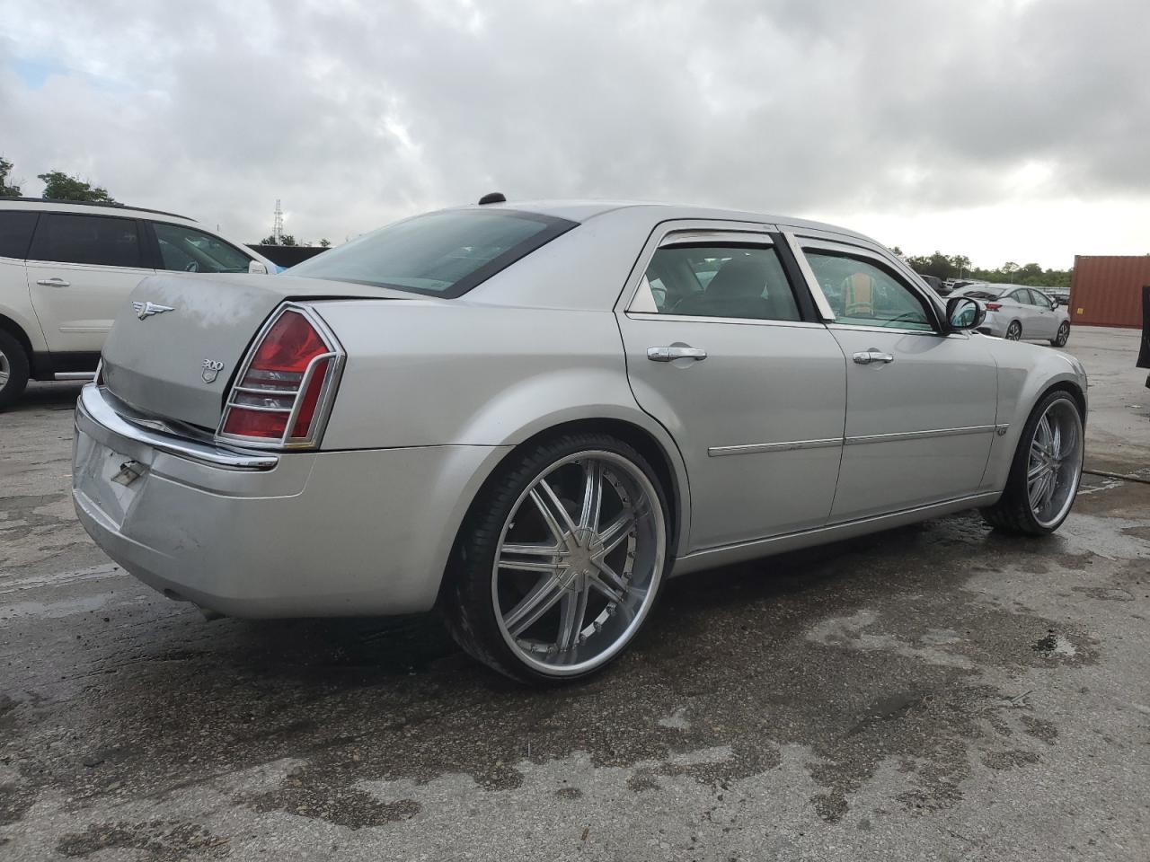 2005 CHRYSLER 300