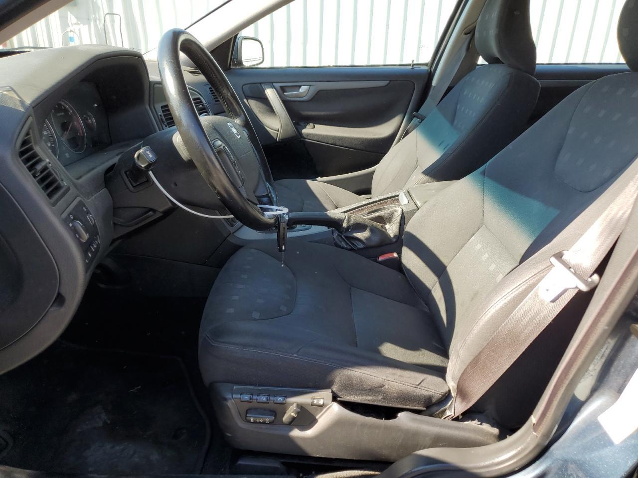 2005 VOLVO V70