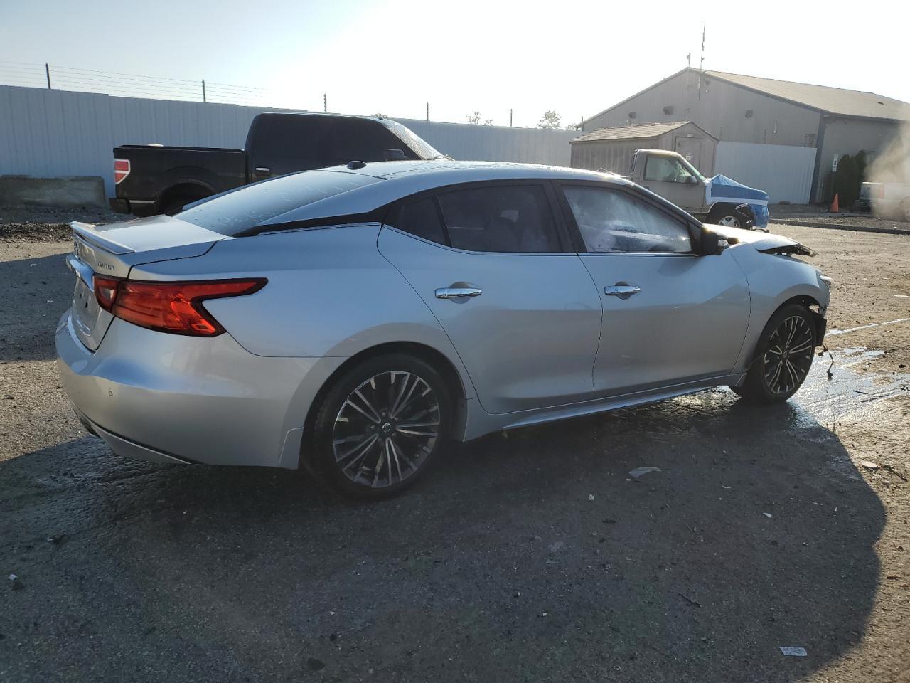 2017 NISSAN Maxima