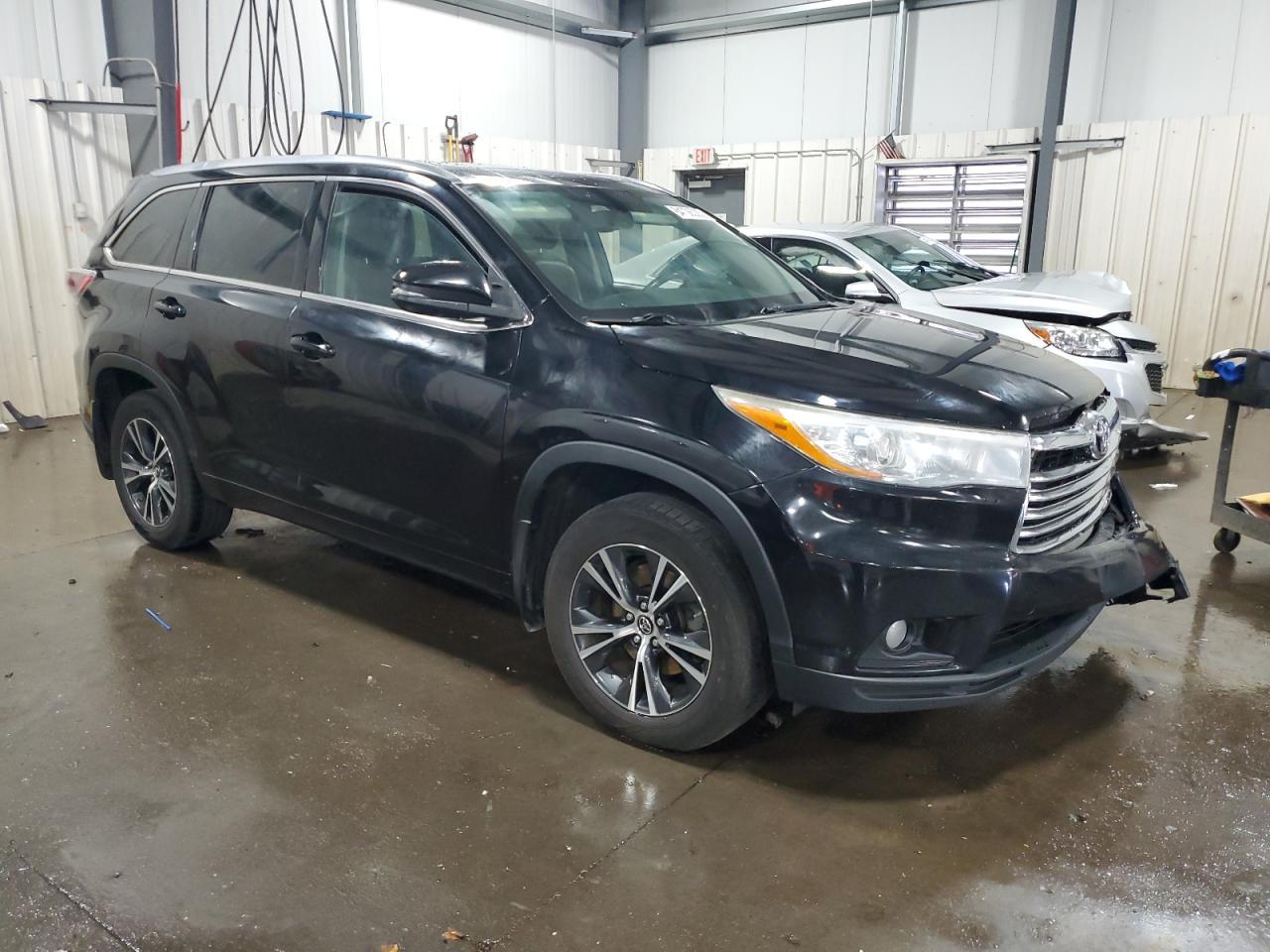 2016 TOYOTA HIGHLANDER