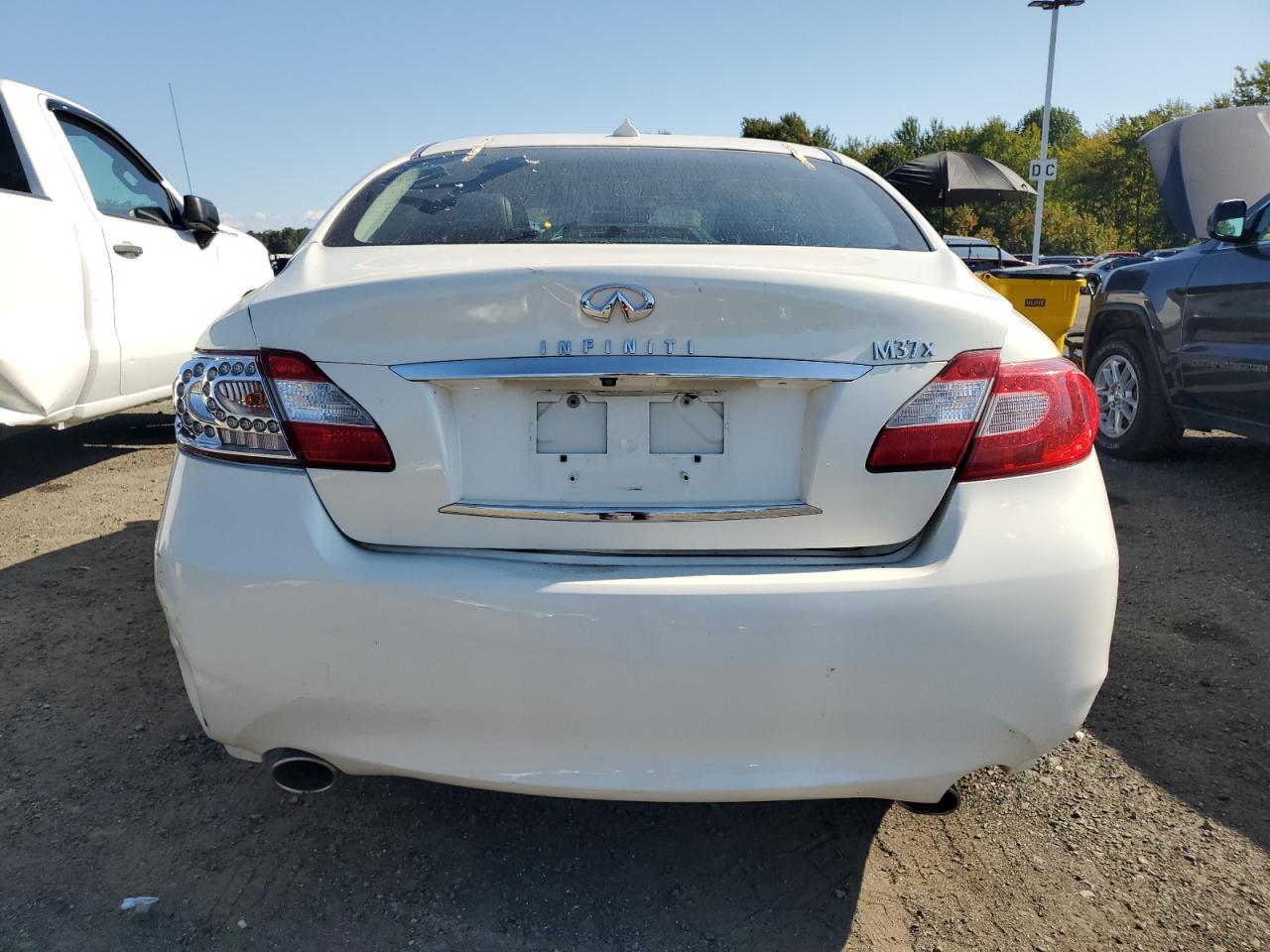 2011 INFINITI M37