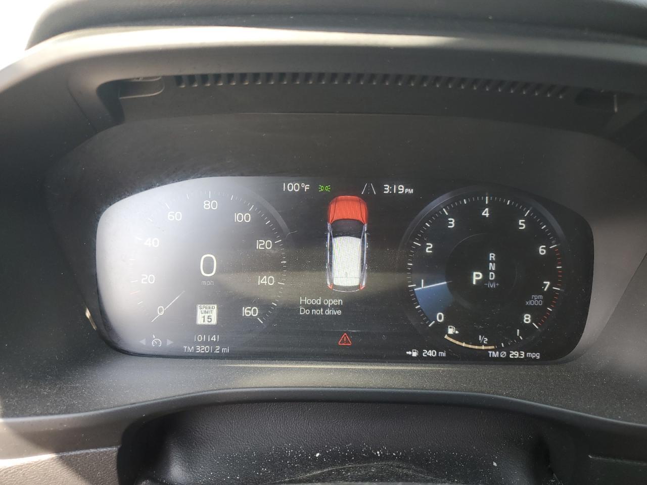 2021 VOLVO XC40