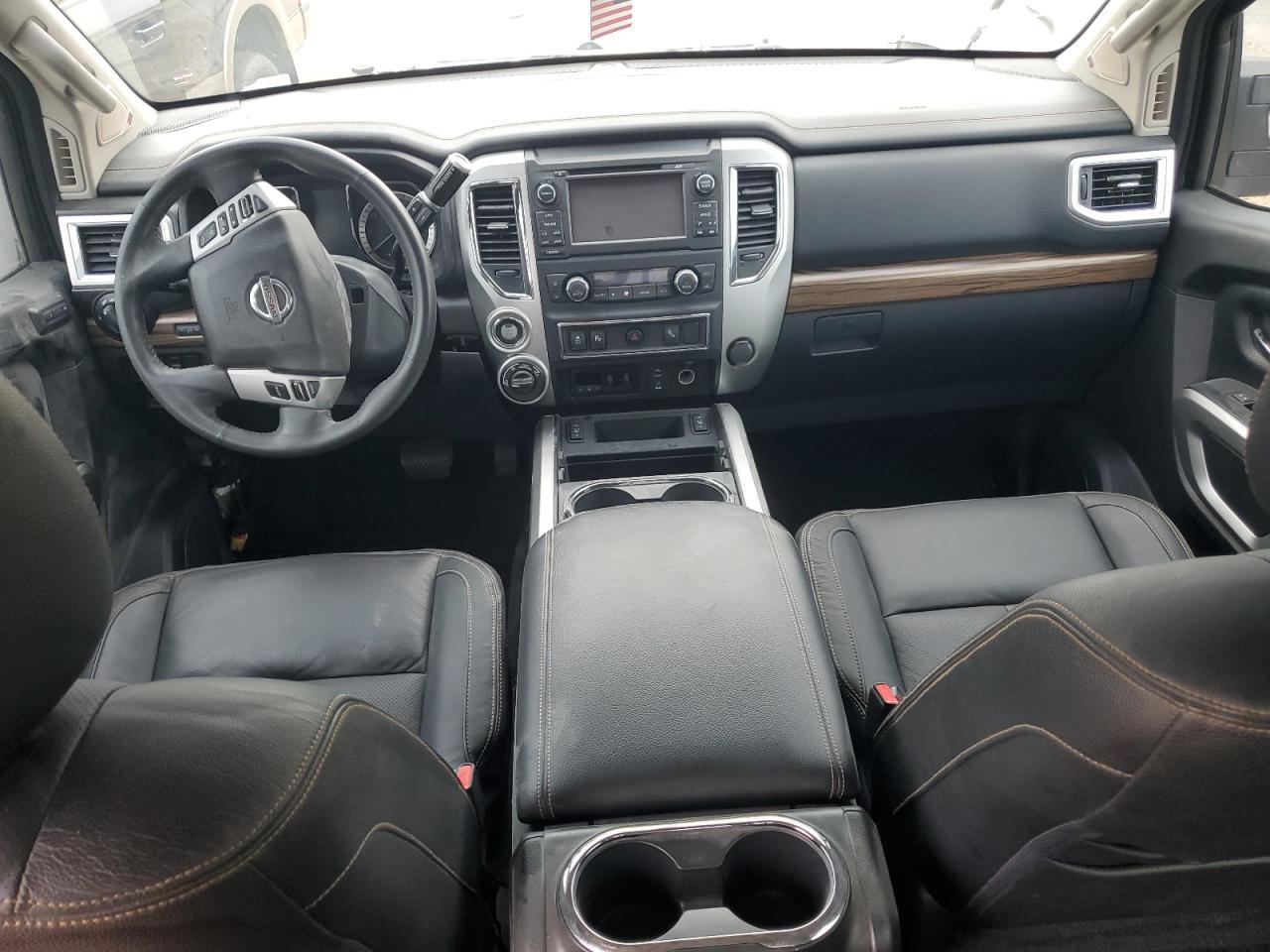2017 NISSAN Titan