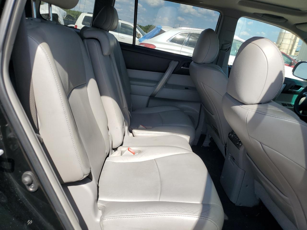 2013 TOYOTA HIGHLANDER
