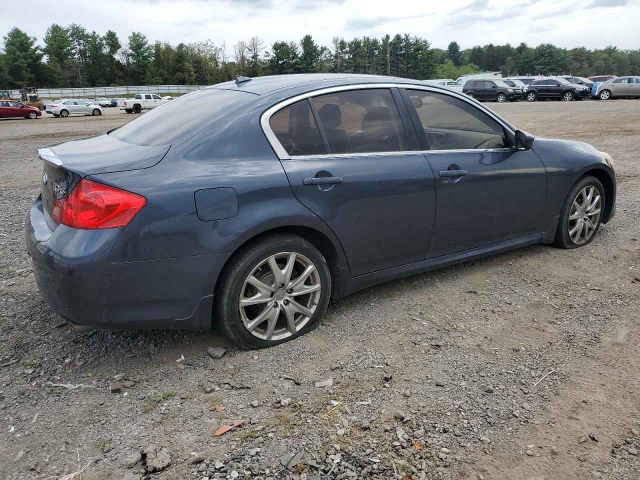 2011 INFINITI G37