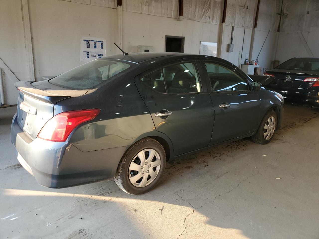 2017 NISSAN VERSA