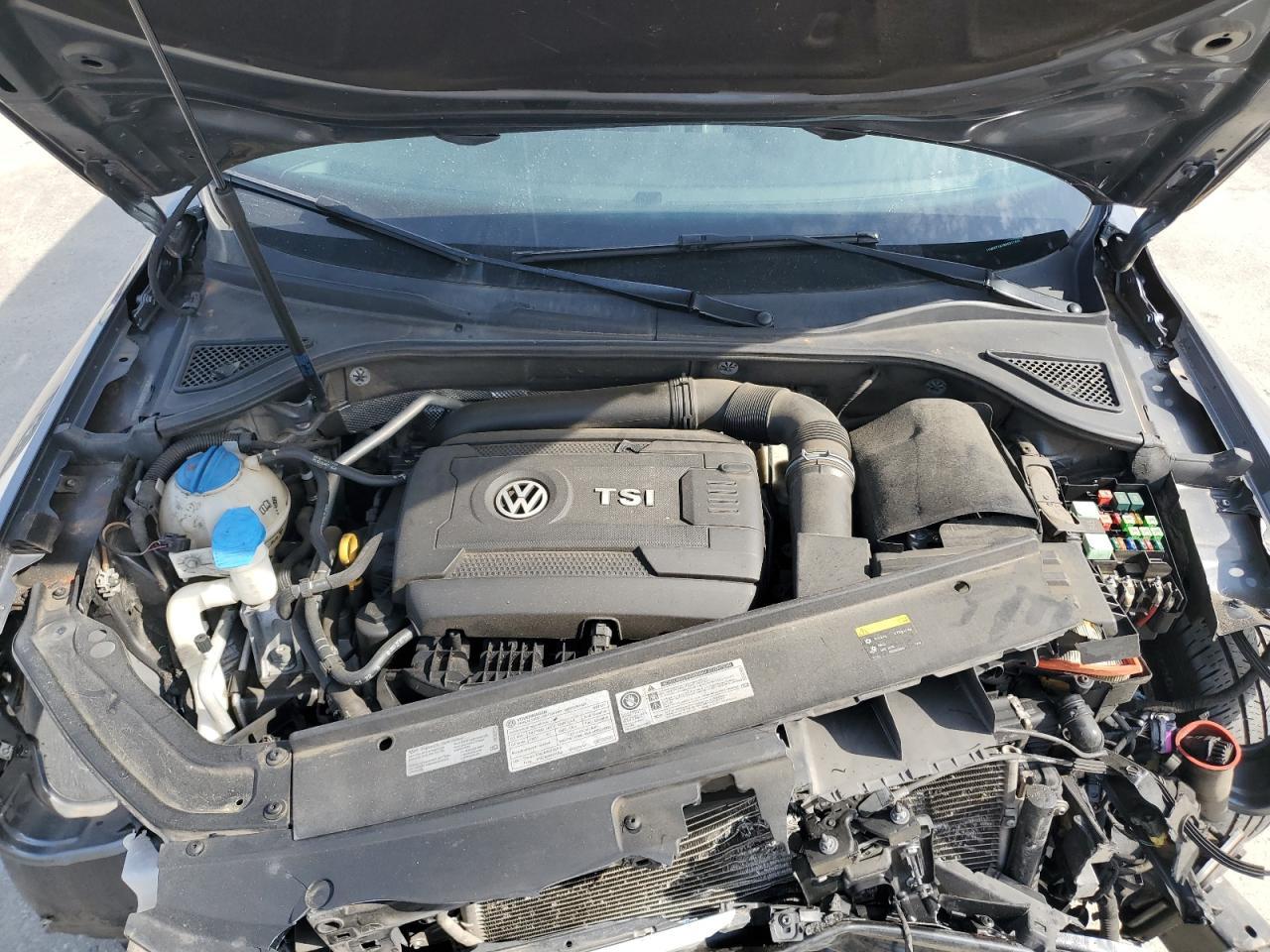 2017 VOLKSWAGEN Passat