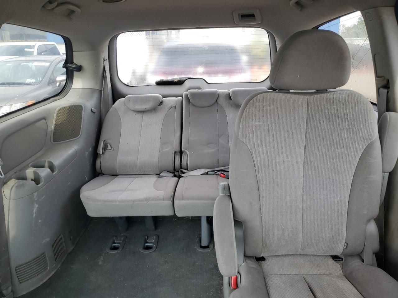 2012 KIA SEDONA