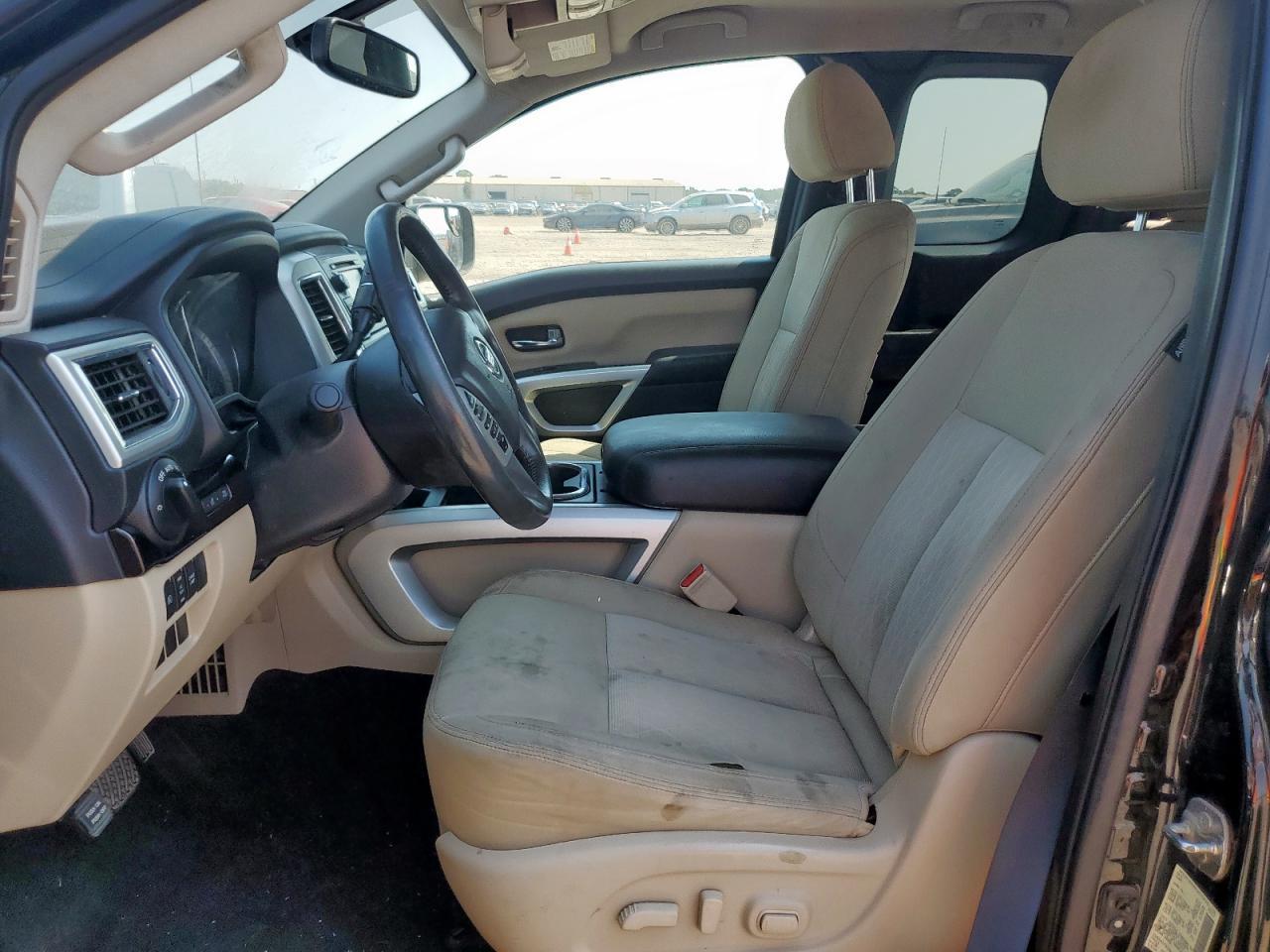 2017 NISSAN Titan