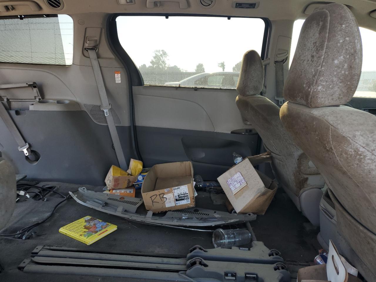 2016 TOYOTA SIENNA