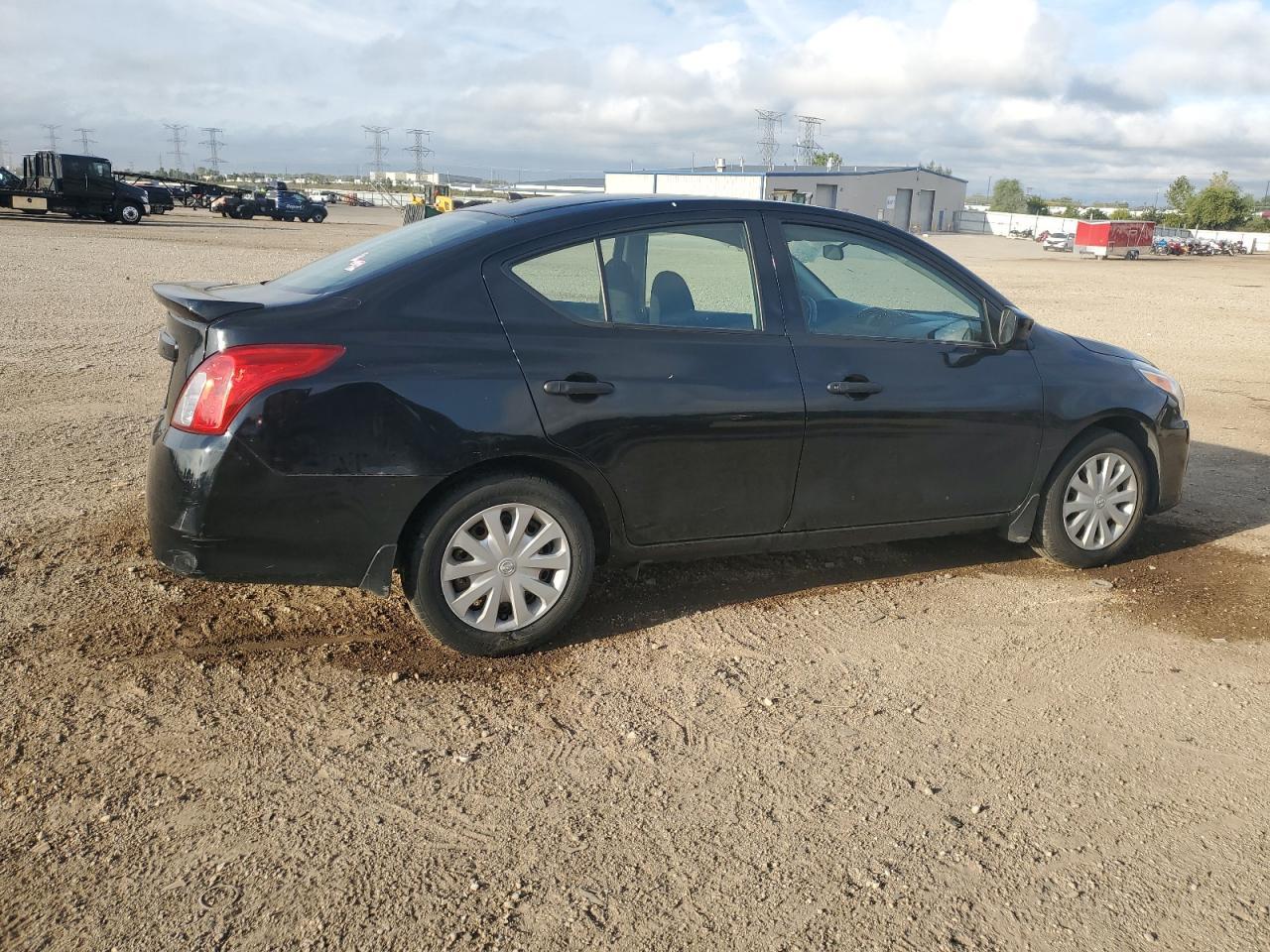 2017 NISSAN VERSA