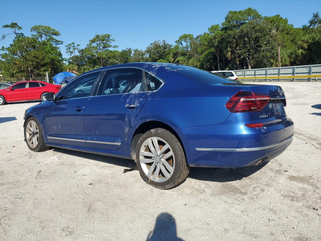 2017 VOLKSWAGEN Passat