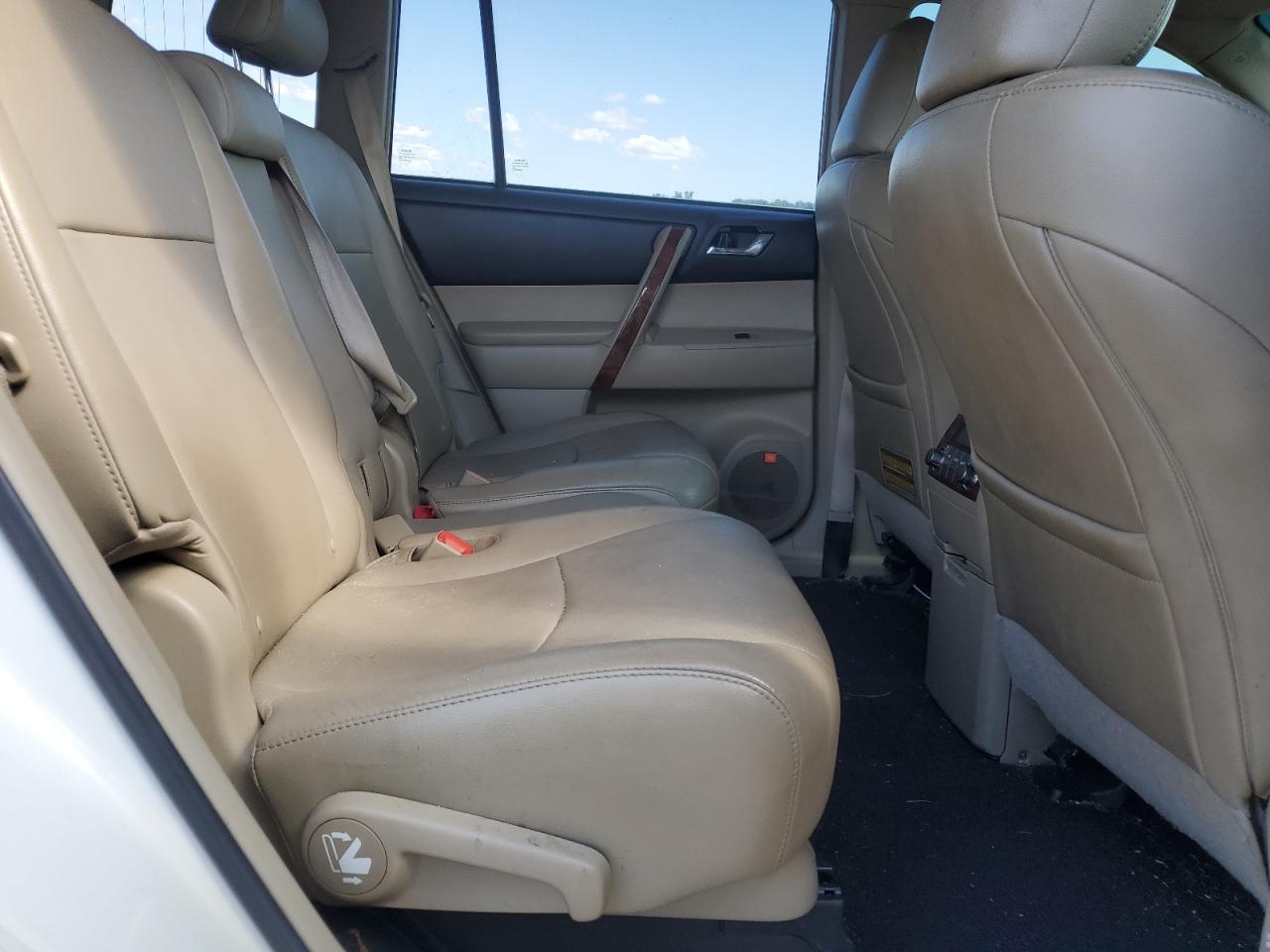 2011 TOYOTA HIGHLANDER