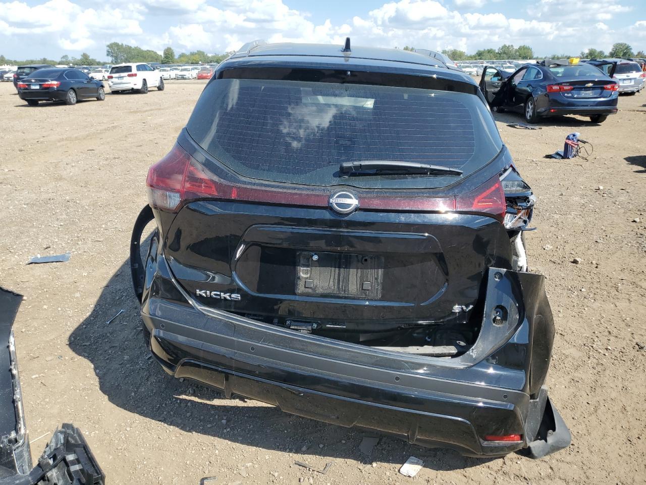 2024 NISSAN KICKS