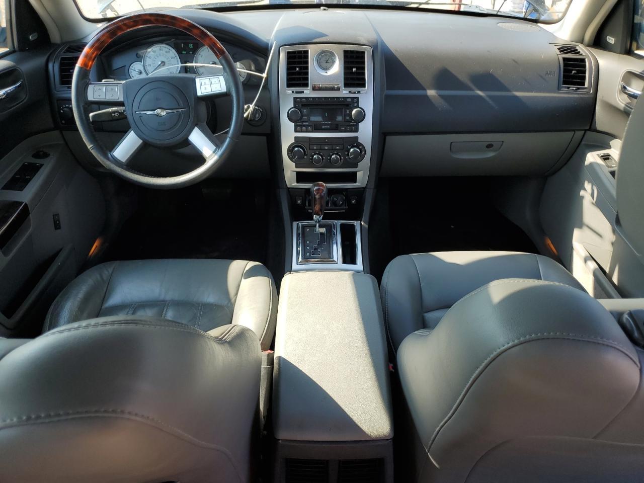 2005 CHRYSLER 300