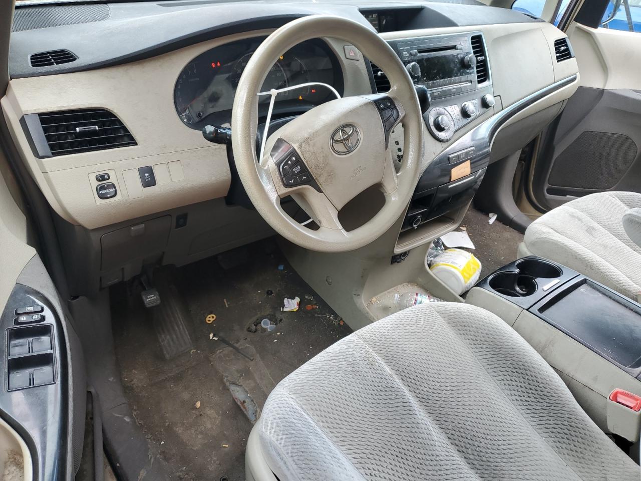 2011 TOYOTA SIENNA