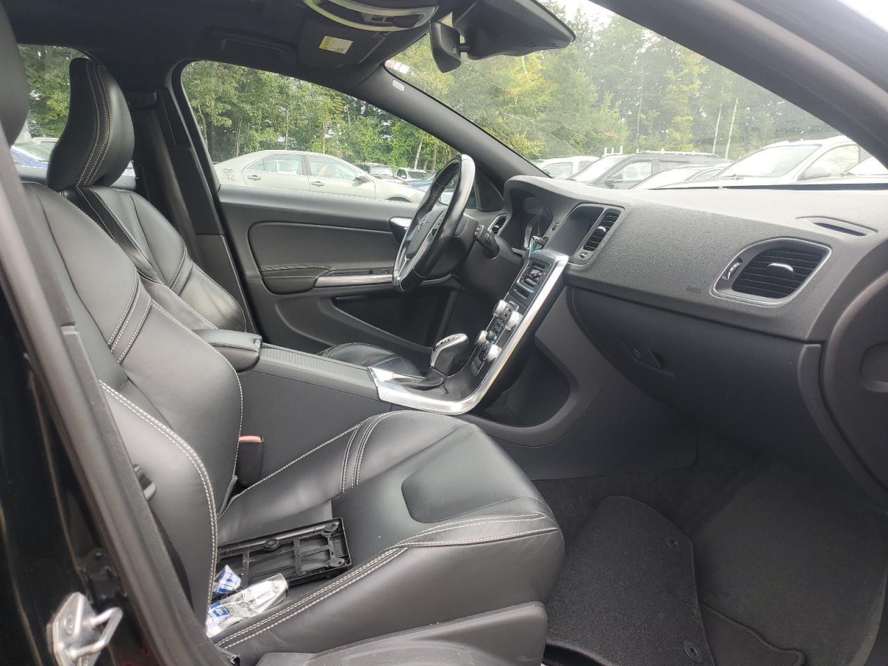 2015 VOLVO V60