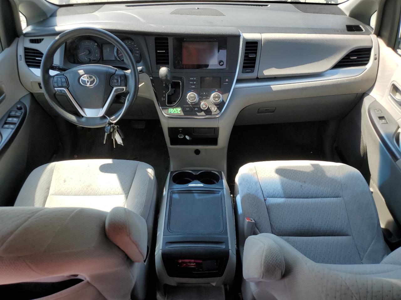 2016 TOYOTA SIENNA