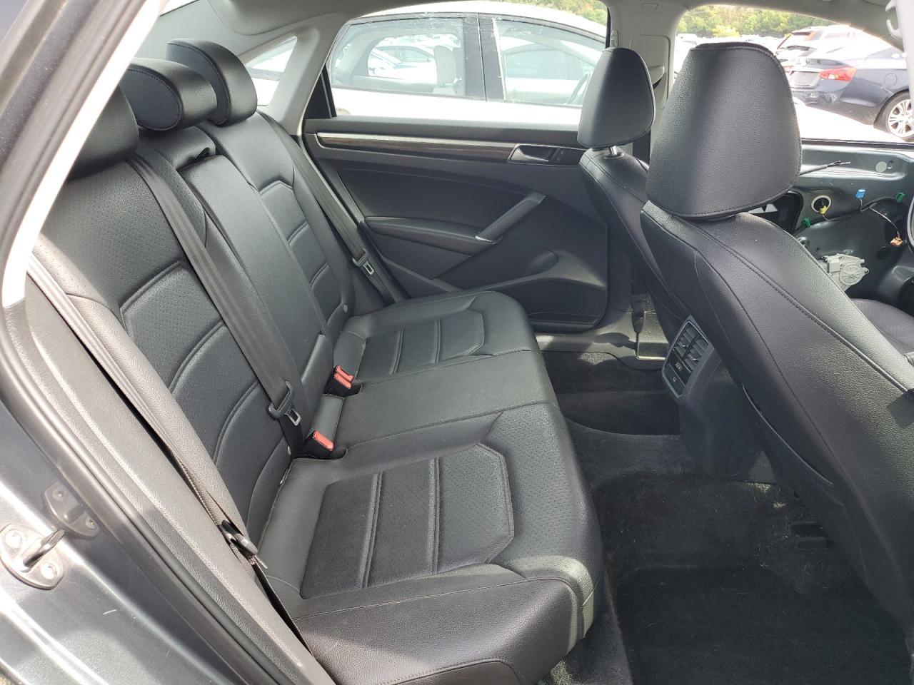 2016 VOLKSWAGEN Passat