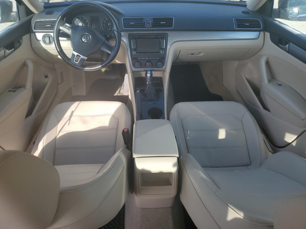 2015 VOLKSWAGEN Passat
