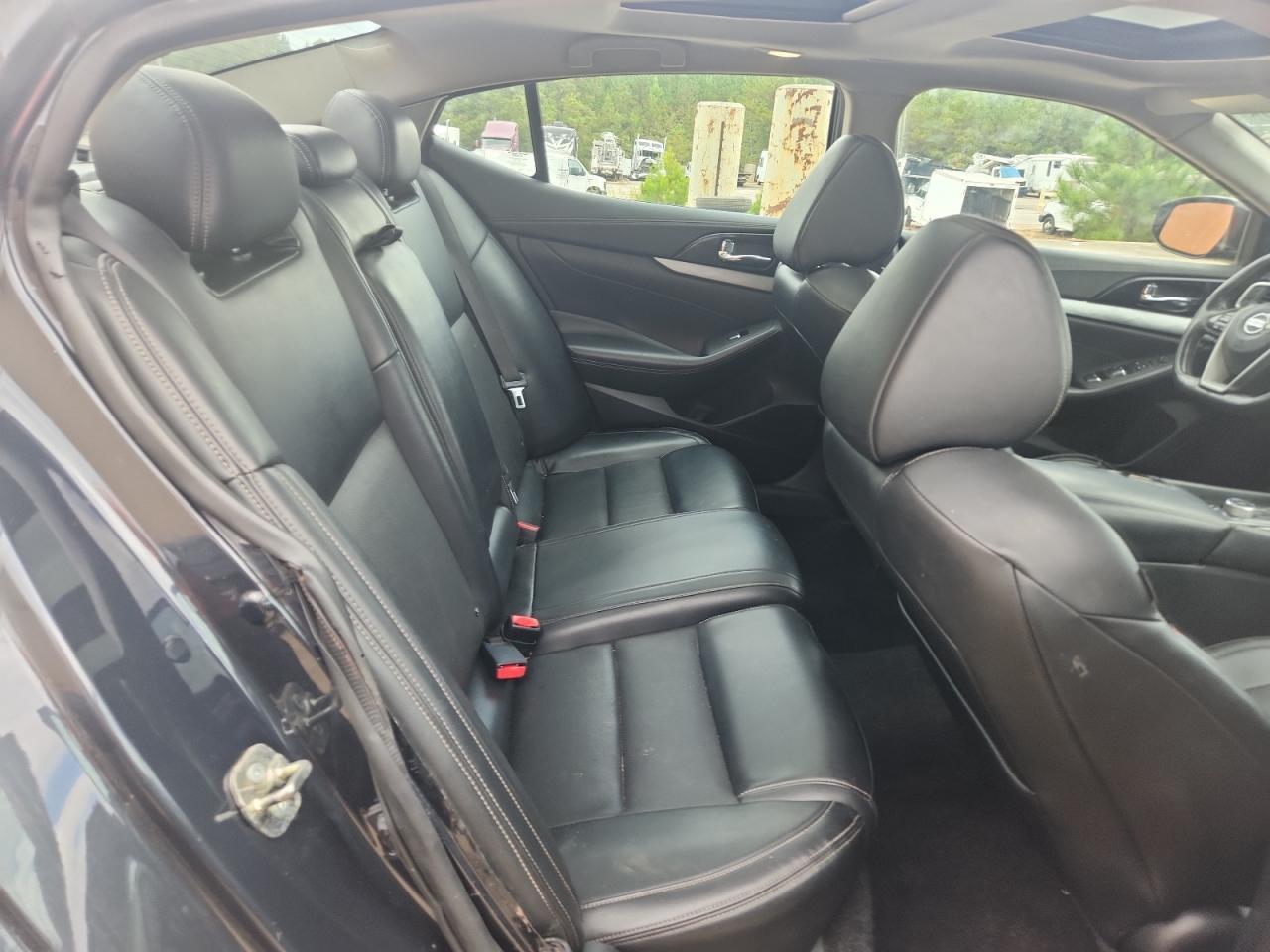 2017 NISSAN Maxima