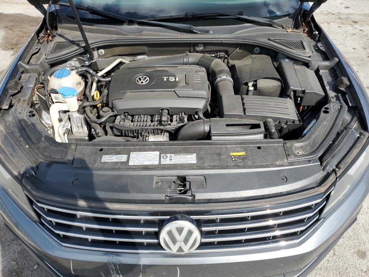 2016 VOLKSWAGEN Passat