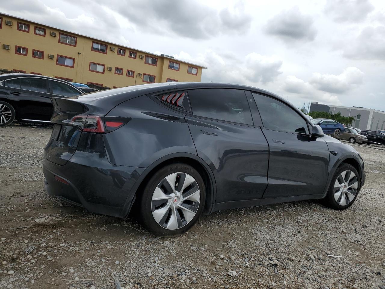2024 TESLA MODEL Y