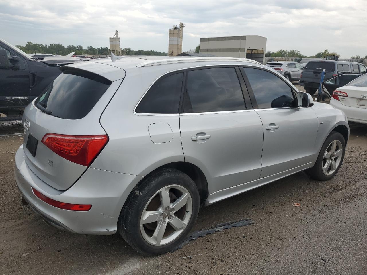 2011 AUDI Q5
