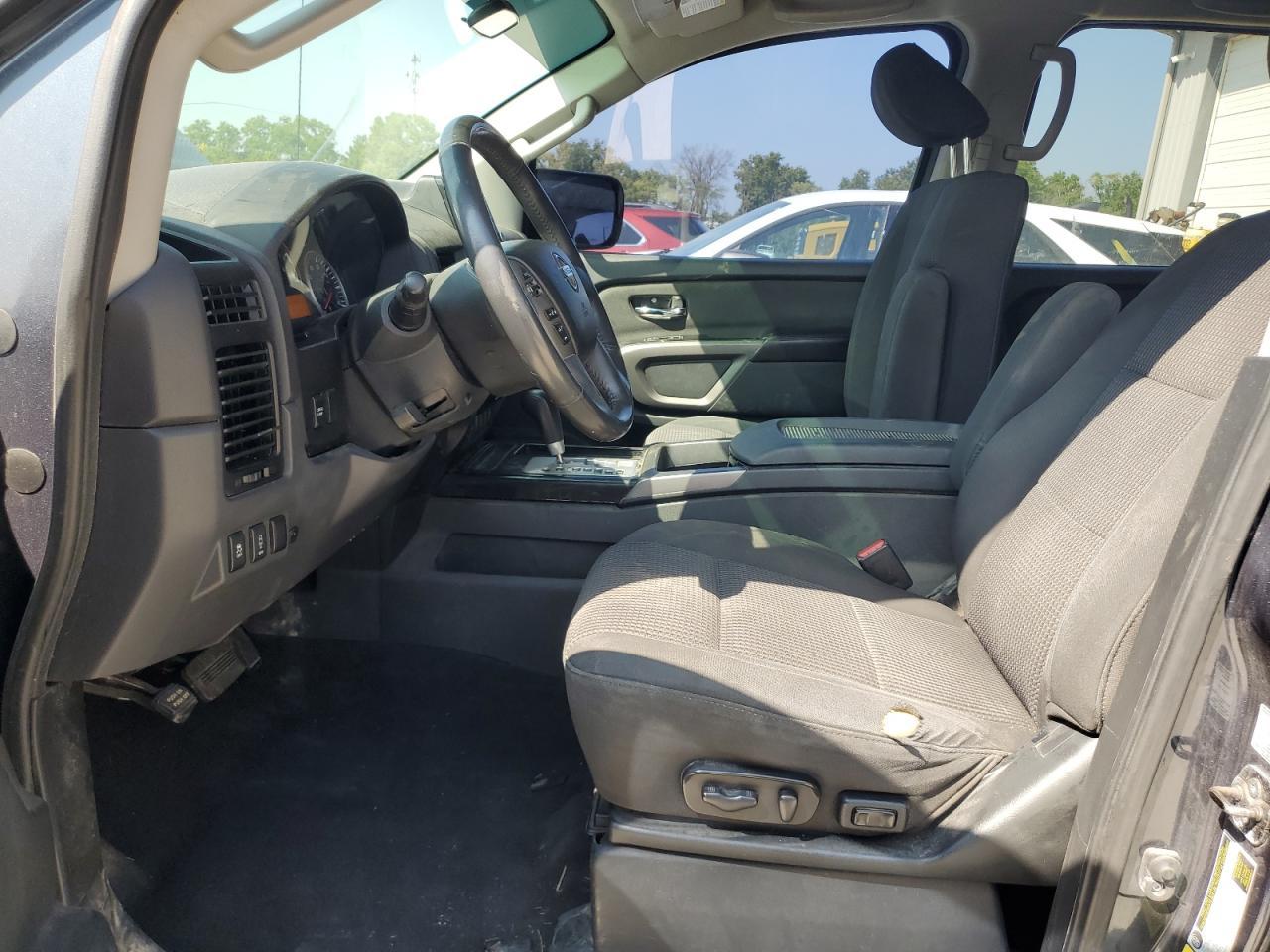 2015 NISSAN Titan